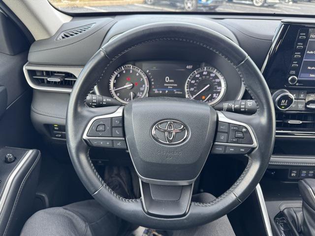 used 2022 Toyota Highlander car, priced at $35,363