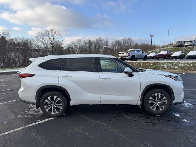 used 2022 Toyota Highlander car, priced at $35,363