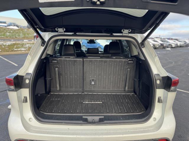 used 2022 Toyota Highlander car, priced at $35,363