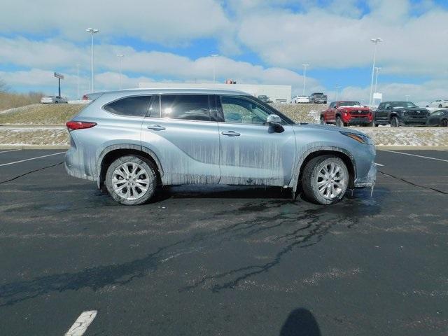 used 2023 Toyota Highlander car, priced at $38,989