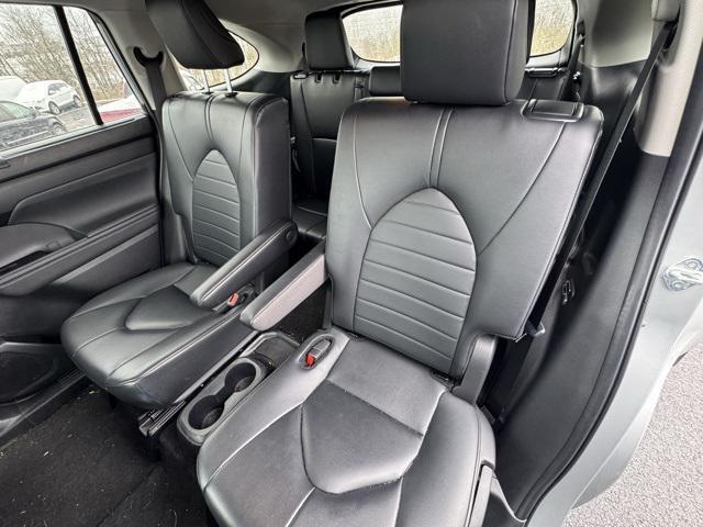 used 2024 Toyota Highlander car, priced at $36,284