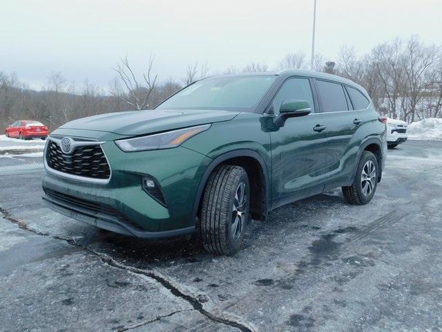 used 2024 Toyota Highlander car, priced at $41,646