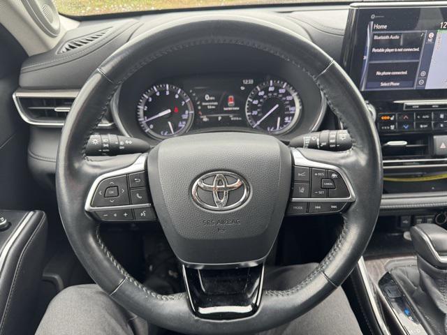 used 2020 Toyota Highlander car, priced at $25,907