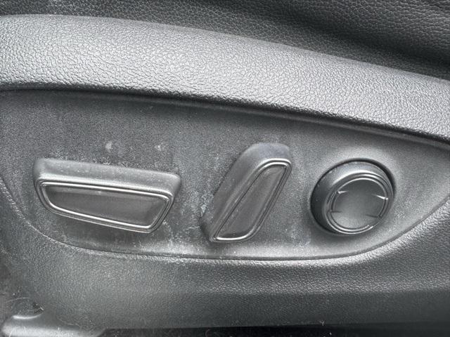 used 2020 Toyota Highlander car, priced at $25,907