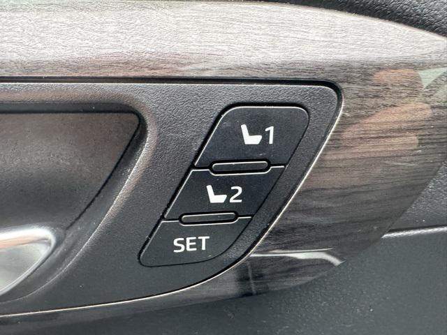 used 2020 Toyota Highlander car, priced at $25,907