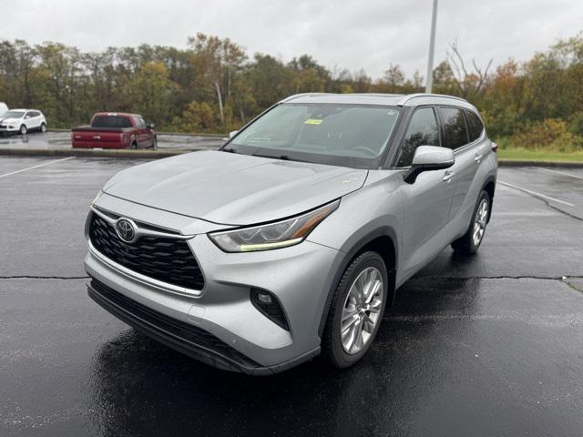 used 2020 Toyota Highlander car, priced at $25,907