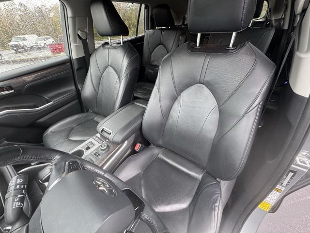 used 2020 Toyota Highlander car, priced at $25,907