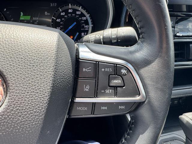 used 2021 Toyota Highlander Hybrid car, priced at $31,072