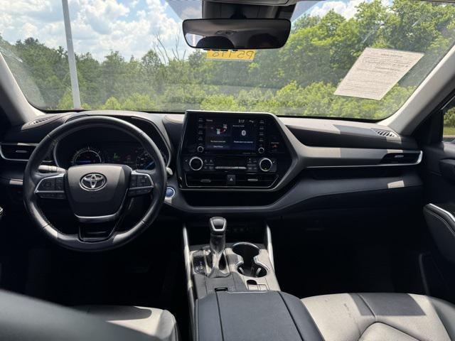 used 2021 Toyota Highlander Hybrid car, priced at $31,072