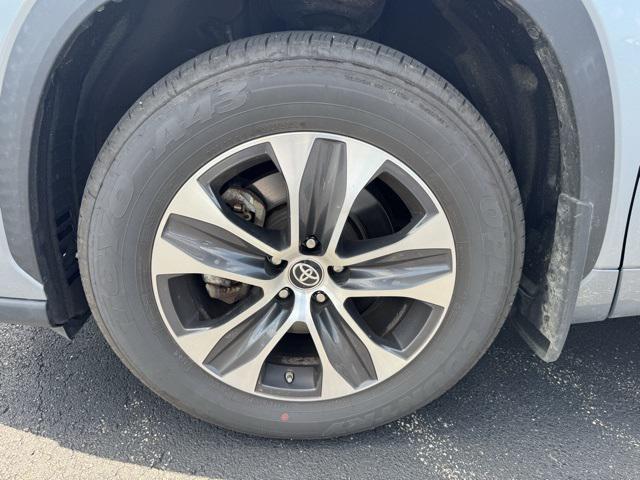 used 2021 Toyota Highlander Hybrid car, priced at $31,072