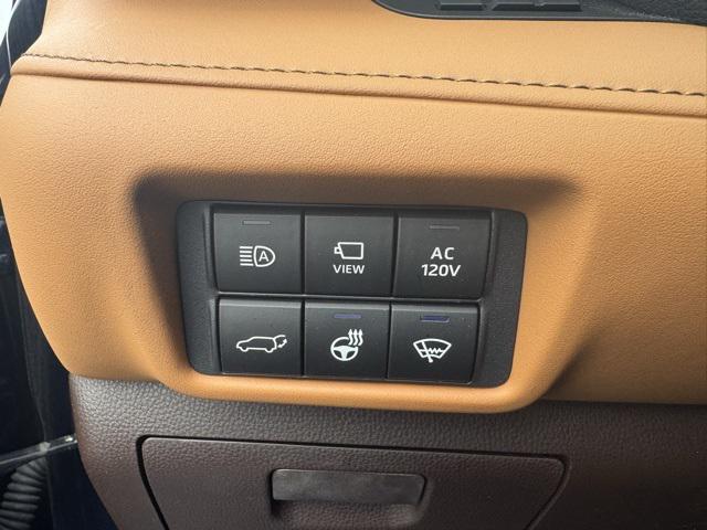 used 2021 Toyota Highlander Hybrid car, priced at $31,954