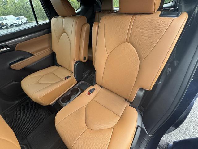 used 2021 Toyota Highlander Hybrid car, priced at $31,954