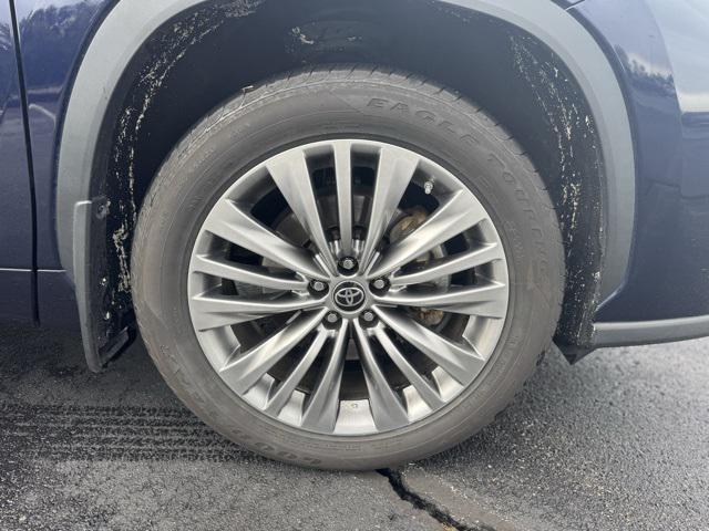 used 2021 Toyota Highlander Hybrid car, priced at $31,954