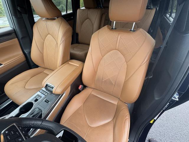 used 2021 Toyota Highlander Hybrid car, priced at $31,954