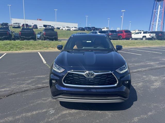 new 2025 Toyota Highlander car, priced at $54,598