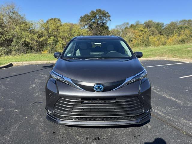 new 2025 Toyota Sienna car, priced at $48,819
