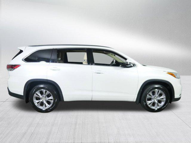 used 2015 Toyota Highlander car, priced at $18,999