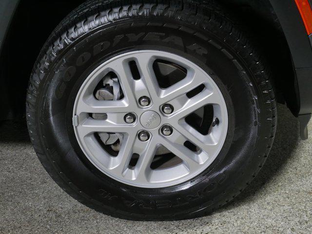 used 2024 Jeep Grand Cherokee car, priced at $31,996