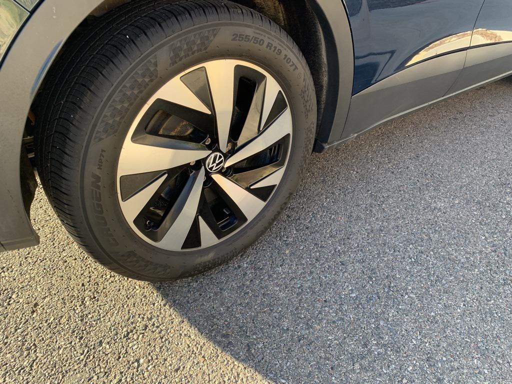 used 2023 Volkswagen ID.4 car, priced at $21,991