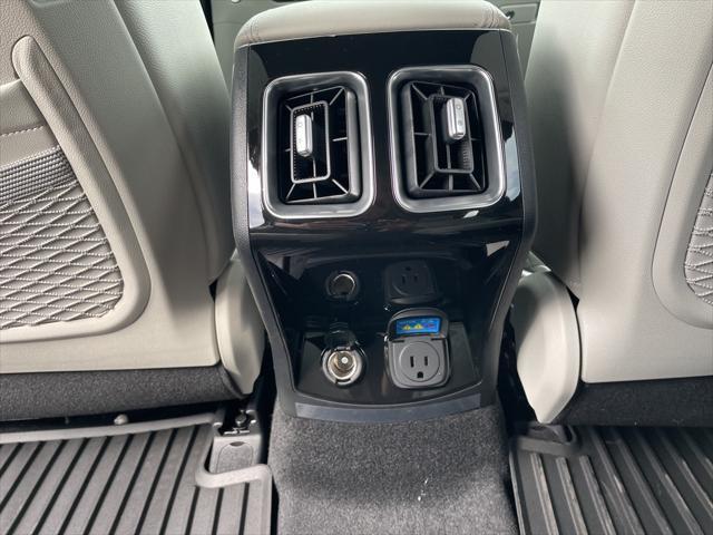 new 2025 Kia Sorento Hybrid car, priced at $47,629