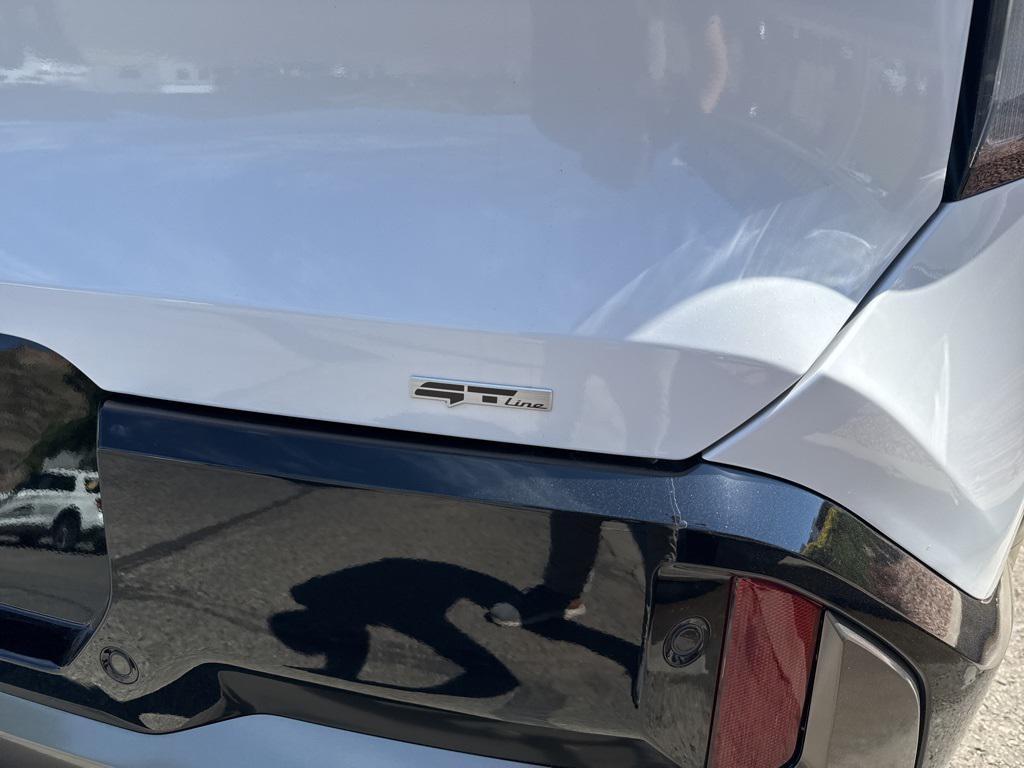 new 2026 Kia EV9 car, priced at $76,685