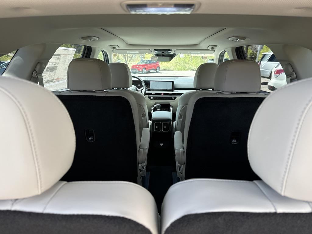 new 2025 Kia Sorento car, priced at $38,990