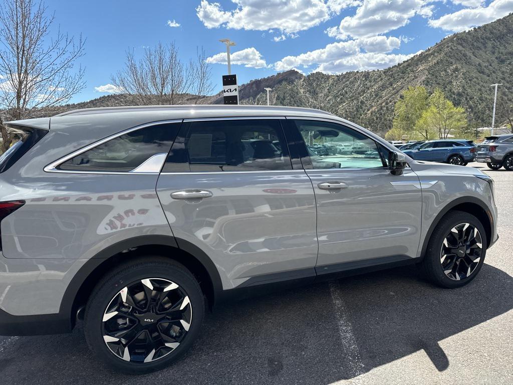 new 2025 Kia Sorento car, priced at $38,990