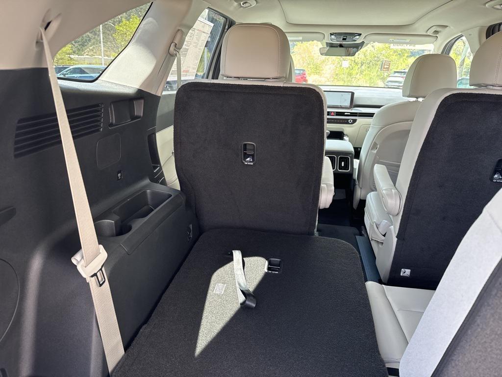 new 2025 Kia Sorento car, priced at $38,990