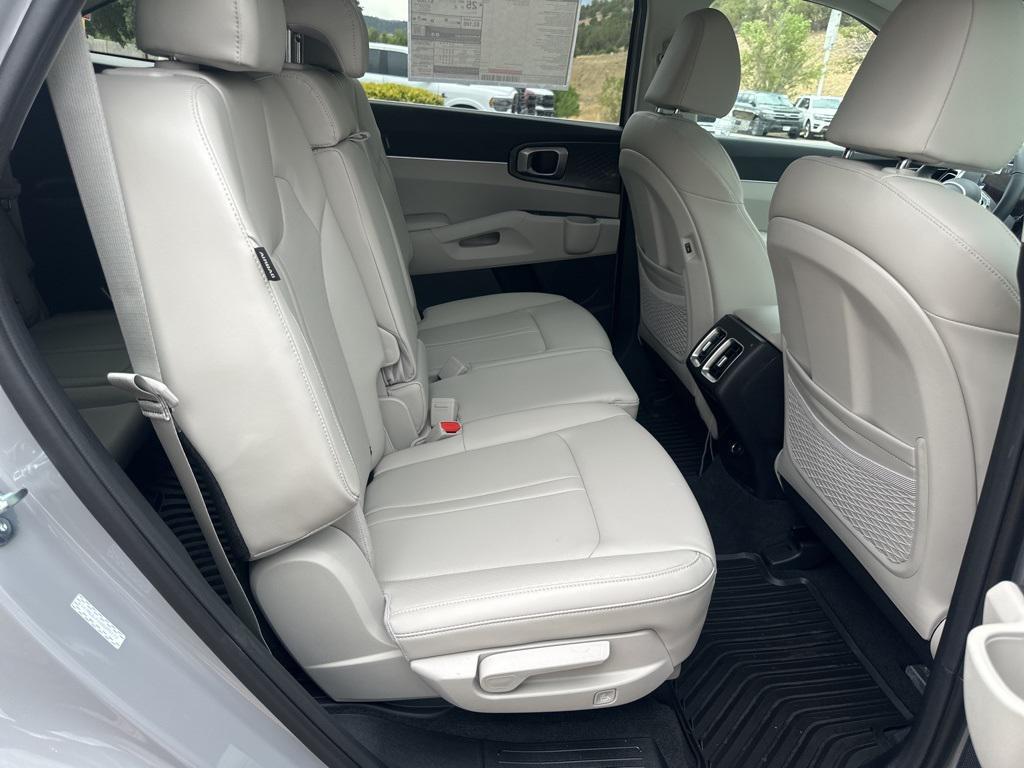 new 2025 Kia Sorento car, priced at $37,555