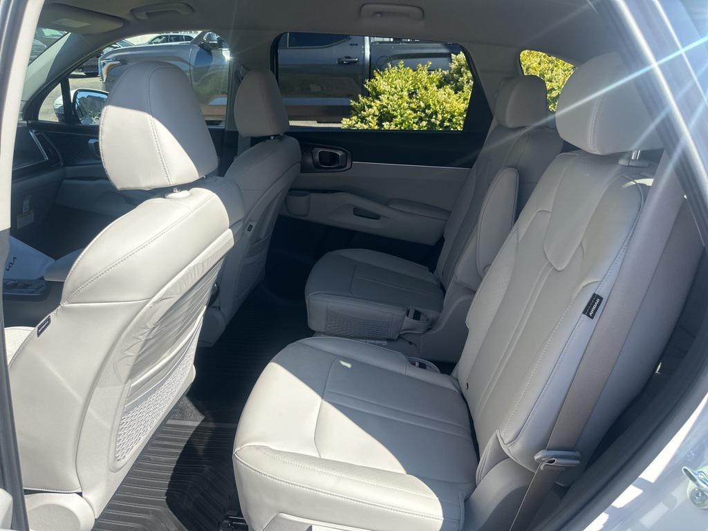 new 2025 Kia Sorento Hybrid car, priced at $42,285