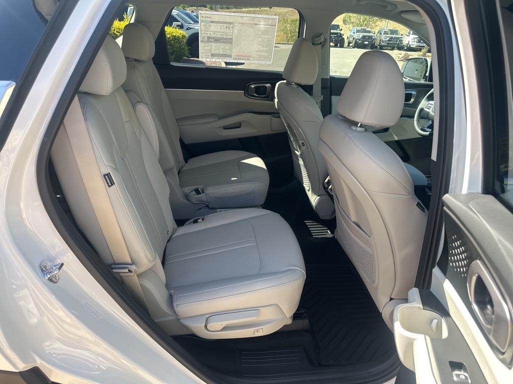 new 2025 Kia Sorento Hybrid car, priced at $42,285