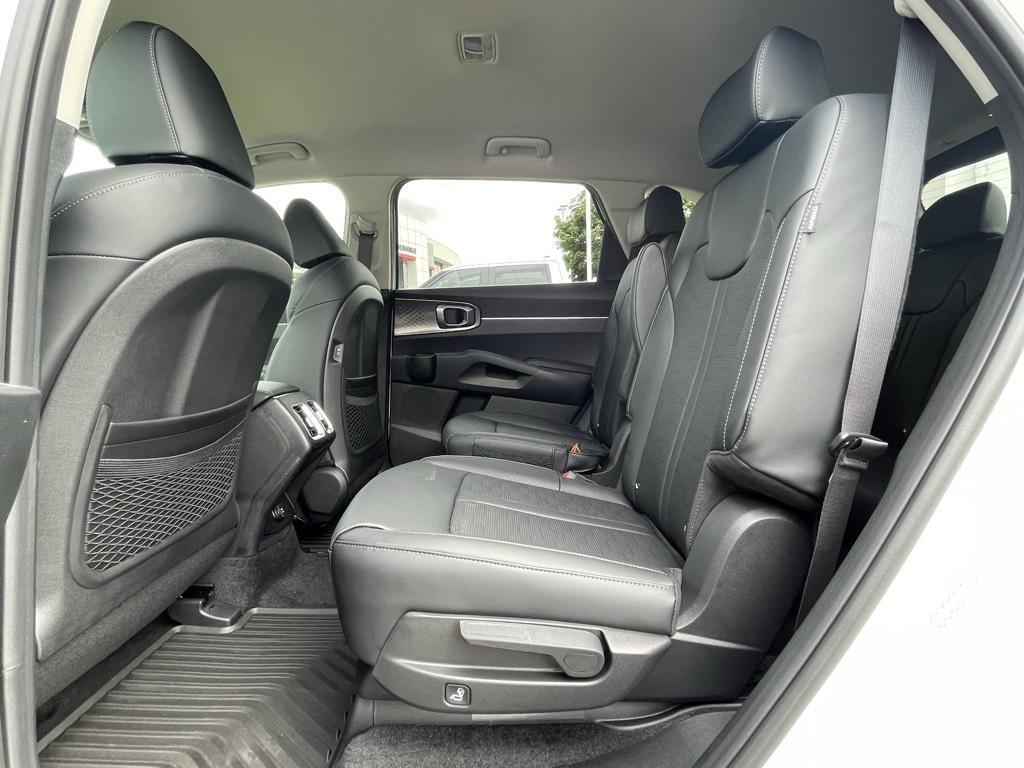 new 2025 Kia Sorento Hybrid car, priced at $41,768