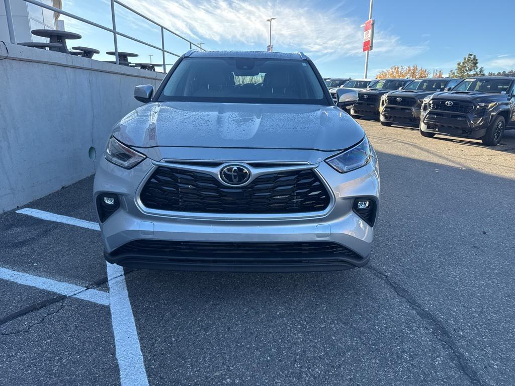 used 2021 Toyota Highlander car, priced at $26,991