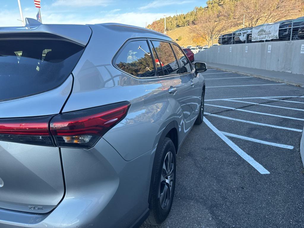 used 2021 Toyota Highlander car, priced at $26,991