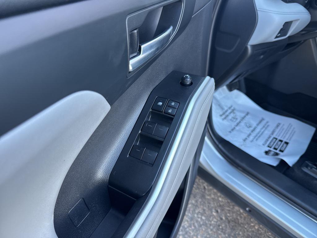 used 2021 Toyota Highlander car, priced at $26,991