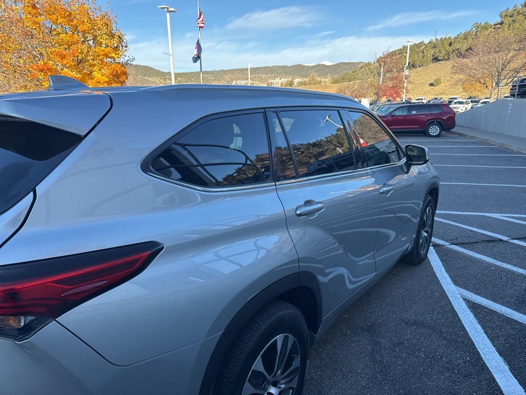 used 2021 Toyota Highlander car, priced at $26,991