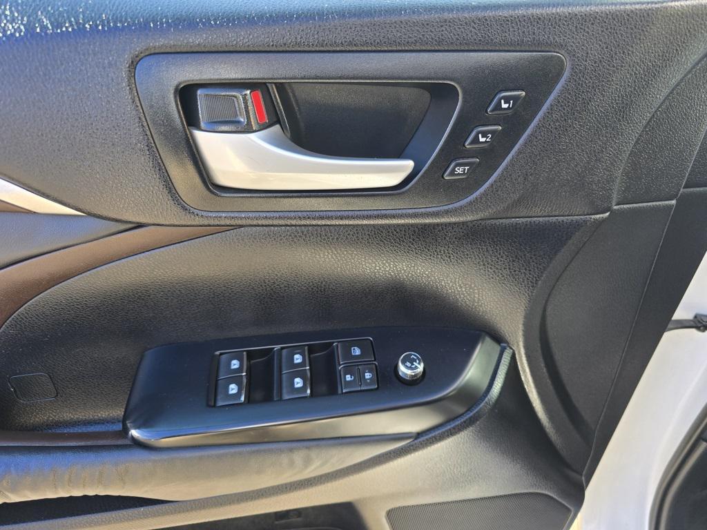 used 2014 Toyota Highlander car, priced at $13,491