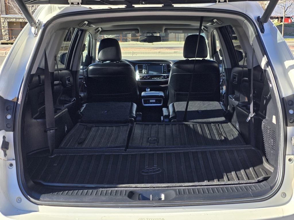 used 2014 Toyota Highlander car, priced at $13,491