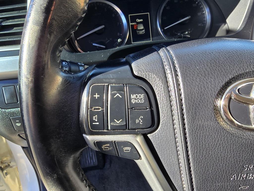 used 2014 Toyota Highlander car, priced at $13,491