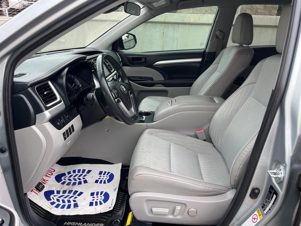 used 2019 Toyota Highlander car, priced at $25,581