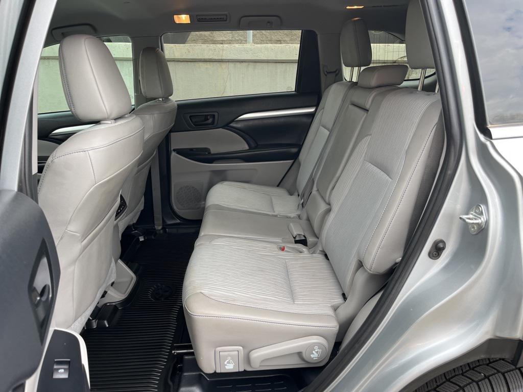 used 2019 Toyota Highlander car, priced at $25,581