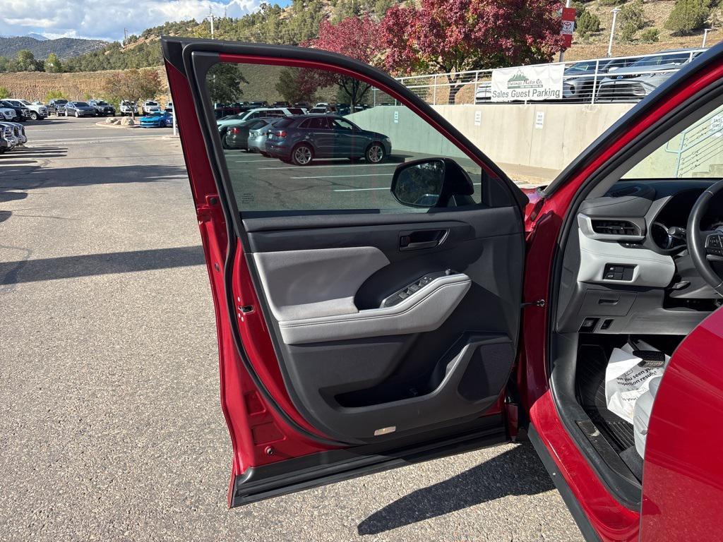 used 2021 Toyota Highlander car, priced at $27,480