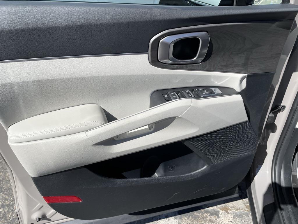 new 2025 Kia Sorento car, priced at $42,180