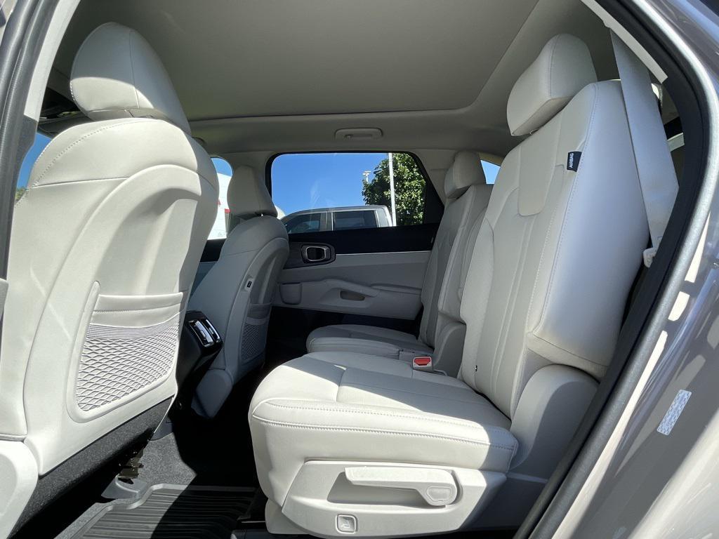 new 2025 Kia Sorento car, priced at $42,180