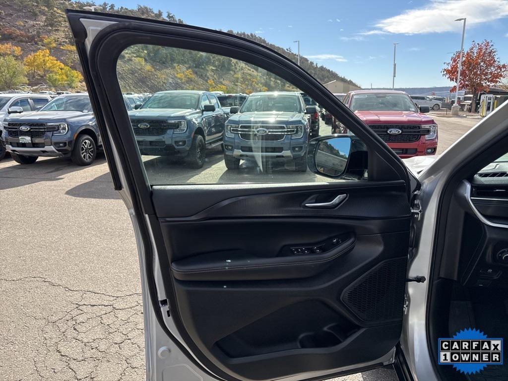 used 2024 Jeep Grand Cherokee car, priced at $33,890