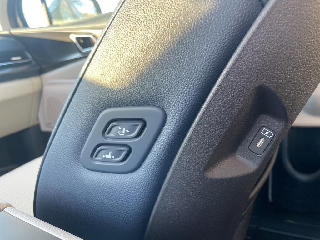 new 2026 Kia Carnival Hybrid car, priced at $53,636