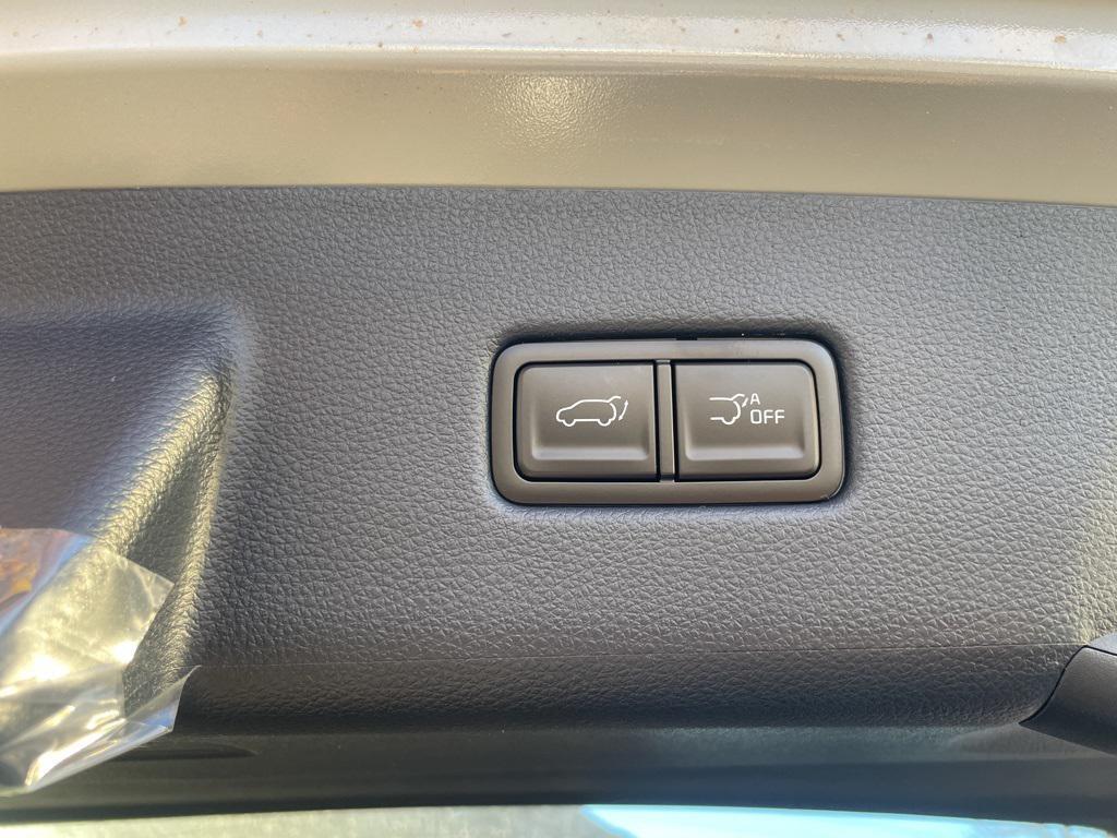 new 2026 Kia Carnival Hybrid car, priced at $53,636