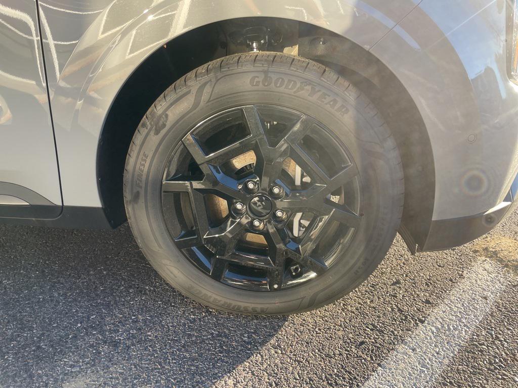 new 2026 Kia Carnival Hybrid car, priced at $53,636