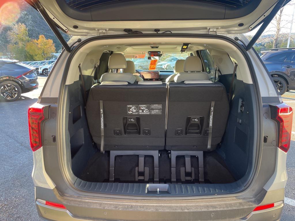 new 2026 Kia Carnival Hybrid car, priced at $53,636