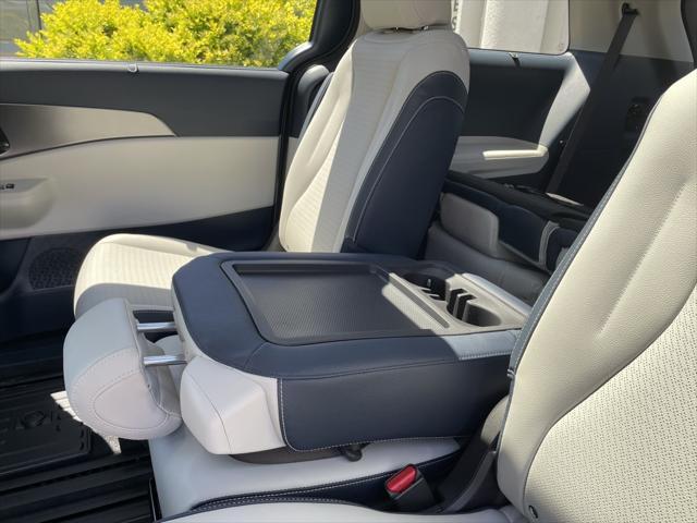 new 2026 Kia Carnival Hybrid car, priced at $55,315